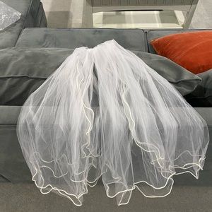 Bridal vail with pearl comb